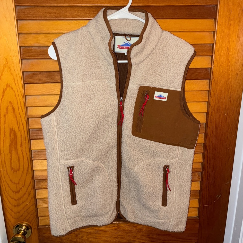 Penfield Sherpa Vest - womens size medium